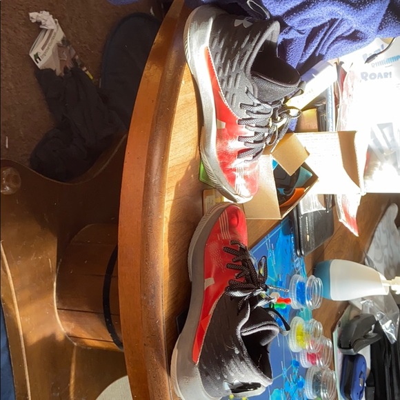 Under armor boys shoes - Picture 1 of 4